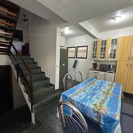 Triplex Piscina Churrasqueira Lava E Seca Wi-Fi E 2 Tvs Em Condominio Com 90M2 No Centro De Ubatuba Exterior foto